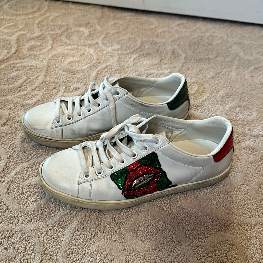 Gucci lip sneakers